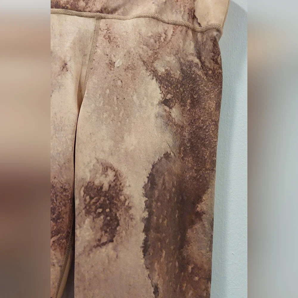 Nike Kids Leggings in Brown and Tan - Picture 2 of 8